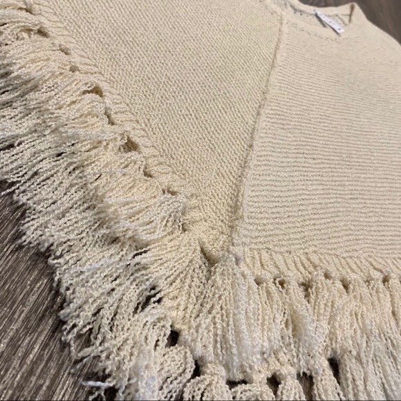 JACKS Crocheted Short Sleeve Tasseled Sweater - Picture 4 of 9